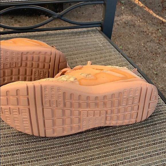 SOLD Fabletics Tennis Shoes - Picture 8 of 12